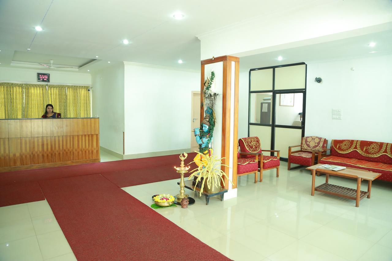 Hotel Nandanam Guruvāyūr Buitenkant foto